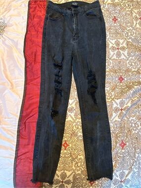 AKIRA Black Distressed Skinny Jeggings size 31